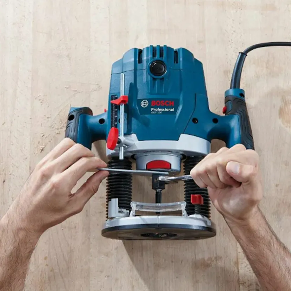 Bosch GOF 130 Professional фрезер, 06016B7000