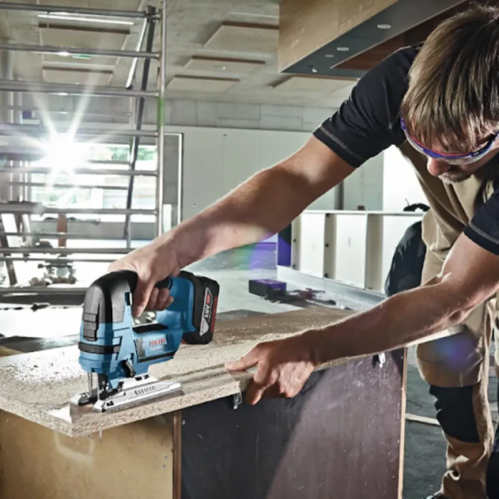 Bosch GST 18 V-LI B Professional аккумуляторный лобзик (1 x 4 Ач, ЗУ), 0615990M43