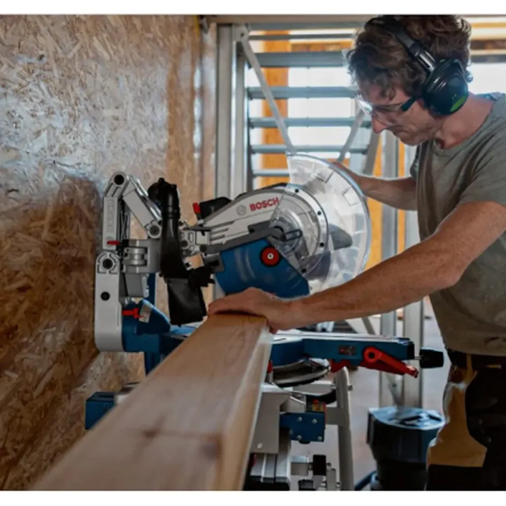 Bosch GCM 18V-305 GDC Professional Solo аккумуляторная торцовочная пила (без АКБ и ЗУ), 0601B43000