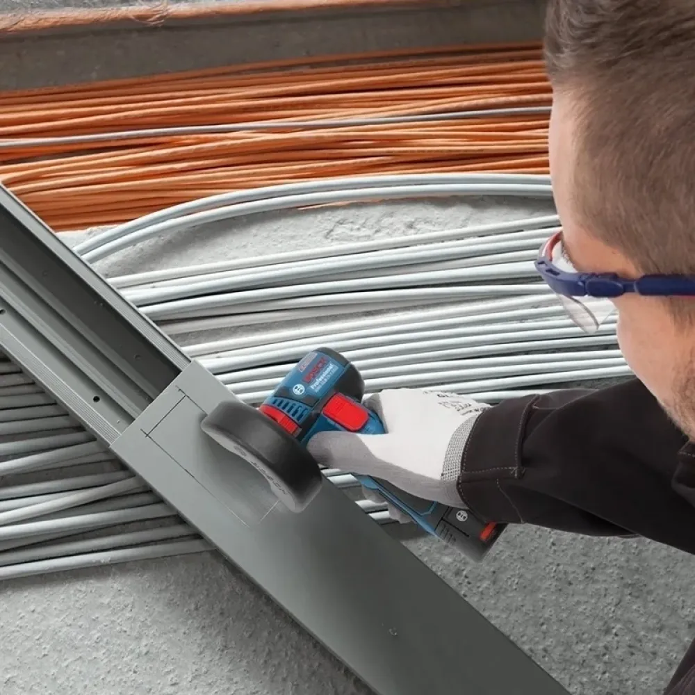 Bosch GWS 12V-76 Professional мини УШМ (болгарка) (2 x 3 Ач, ЗУ), 06019F200B